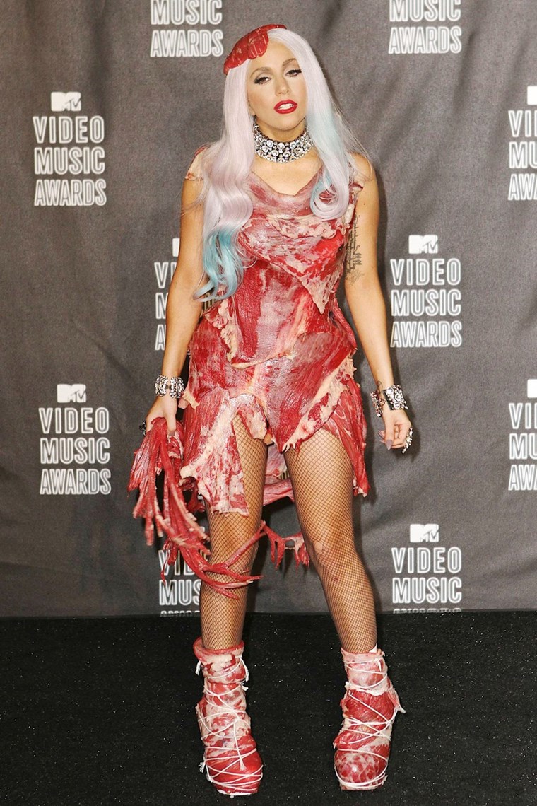 Лейди Гага най-накрая коментира роклята от месо