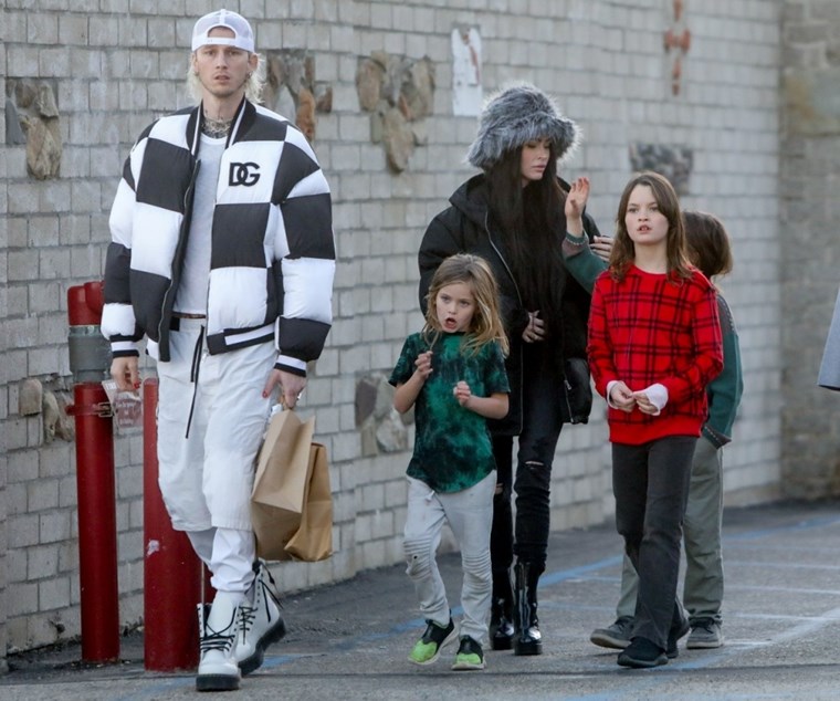 Меган Фокс с децата си и Machine Gun Kelly