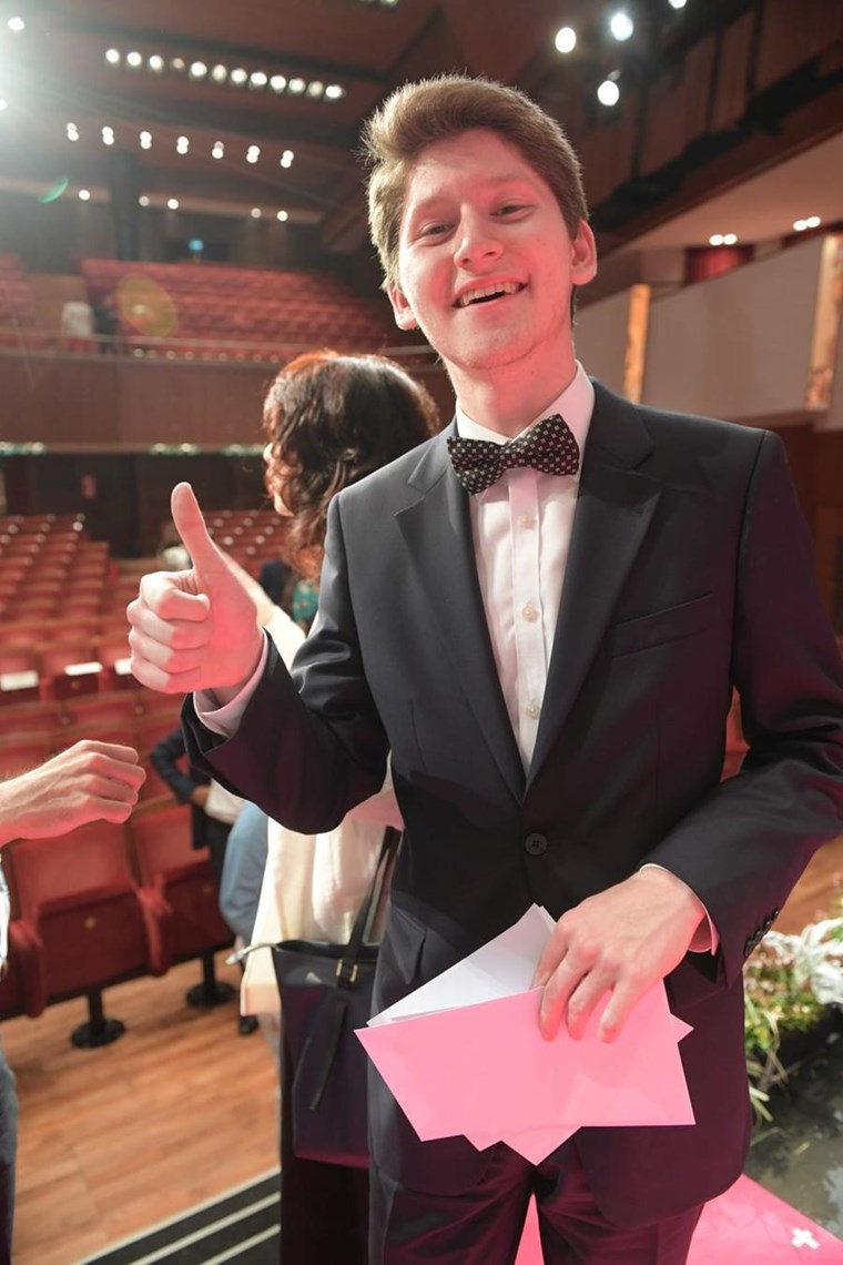 20-годишен българин стана победител в престижен международен конкурс за пианисти