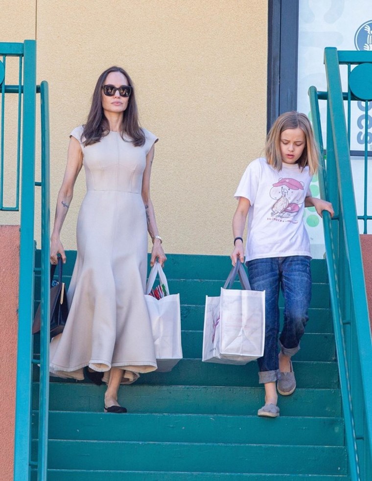 Как Анджелина Джоли отбеляза Деня на майката?