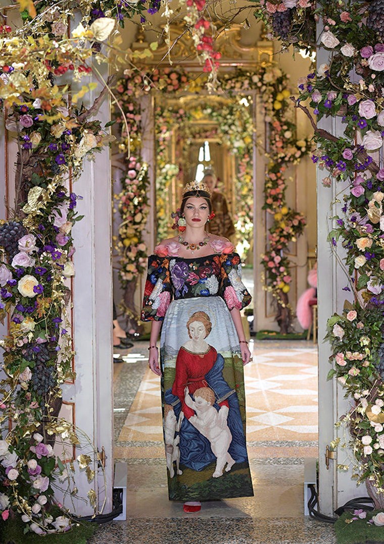 изложбата Art Adorned в Лондон