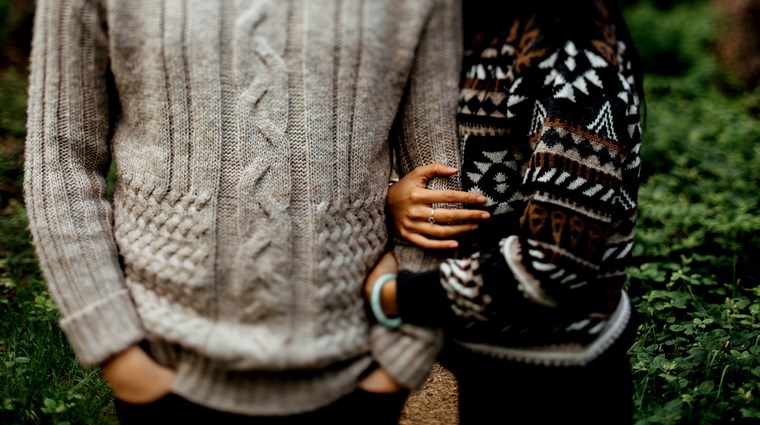 Топла есен с най-меките (и достъпни!) пуловери, в които се влюбихме