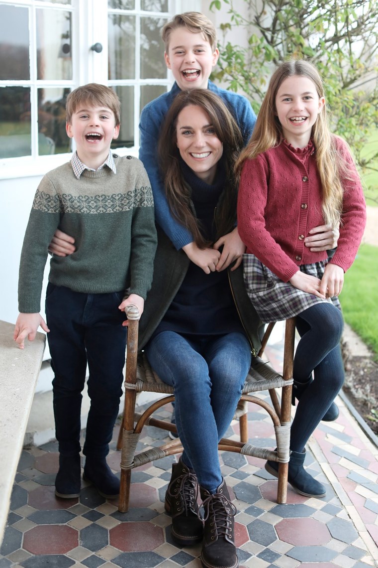 Кейт Мидълтън с децата си - фотошоп