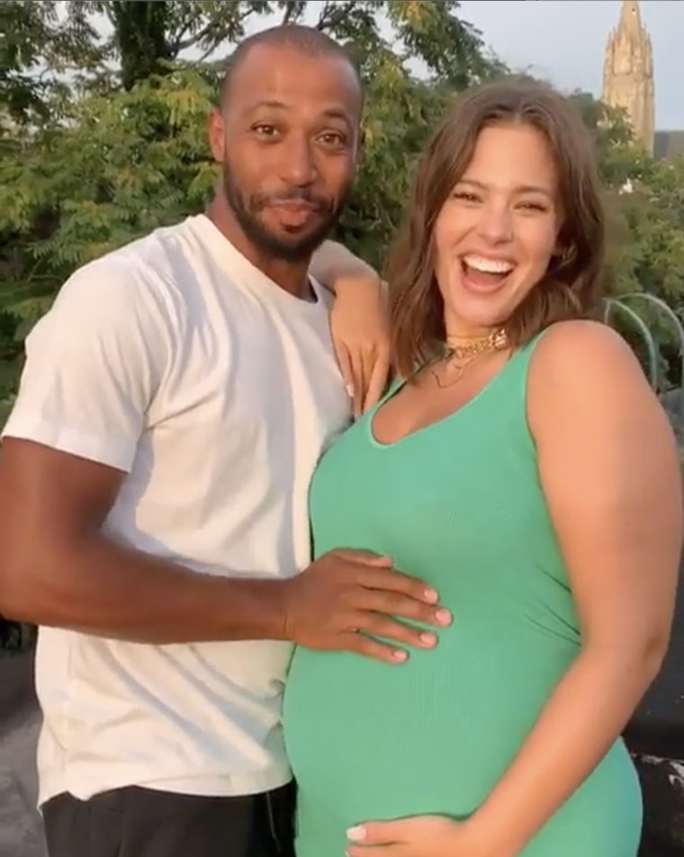 Ашли Греъм очаква първото си дете!