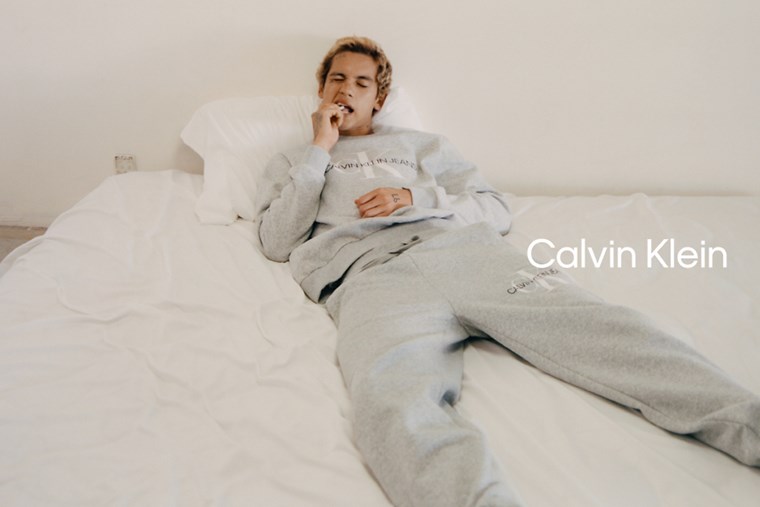 Calvin Klein продължава да разказва истории
