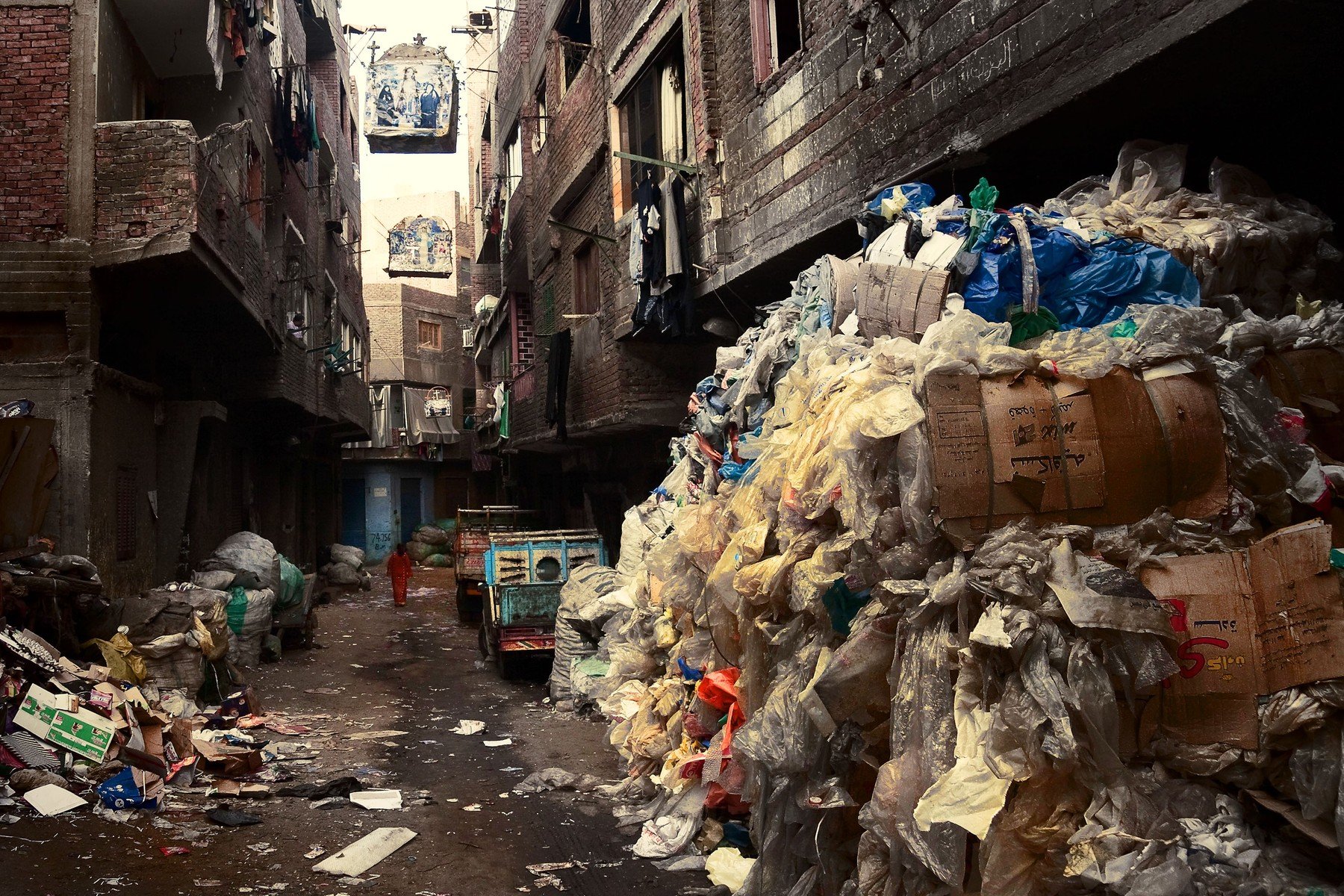 Ужасно грязно. Город мусорщиков в Каире. Тель Авив трущобы. Каир трущобы. Каир трущобы мусорный город.