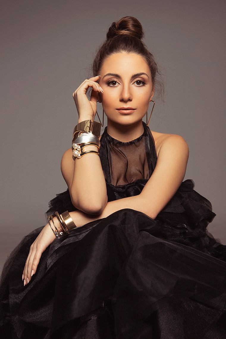 Михаела Маринова прави "Стъпка напред" с дебютния си албум