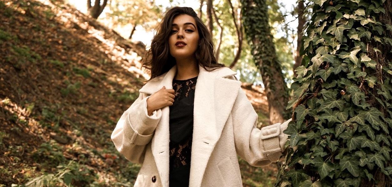 Мари Константин среща фантастични хора онлайн, ние срещнахме нея