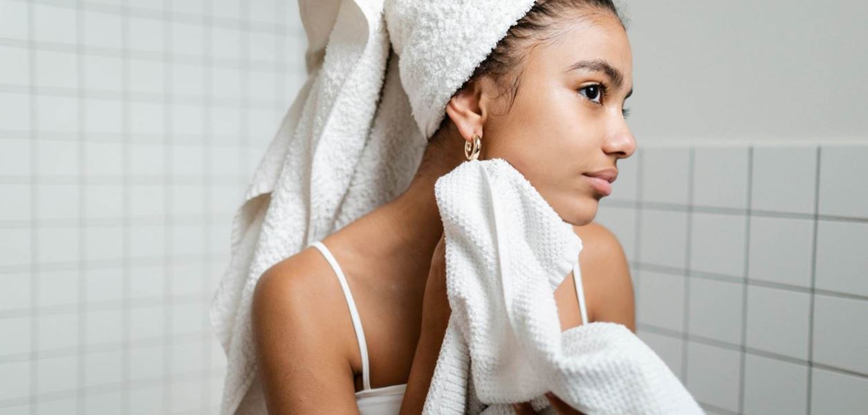 Наистина ли е толкова лошо да използваш кърпата за тяло за лицето си?