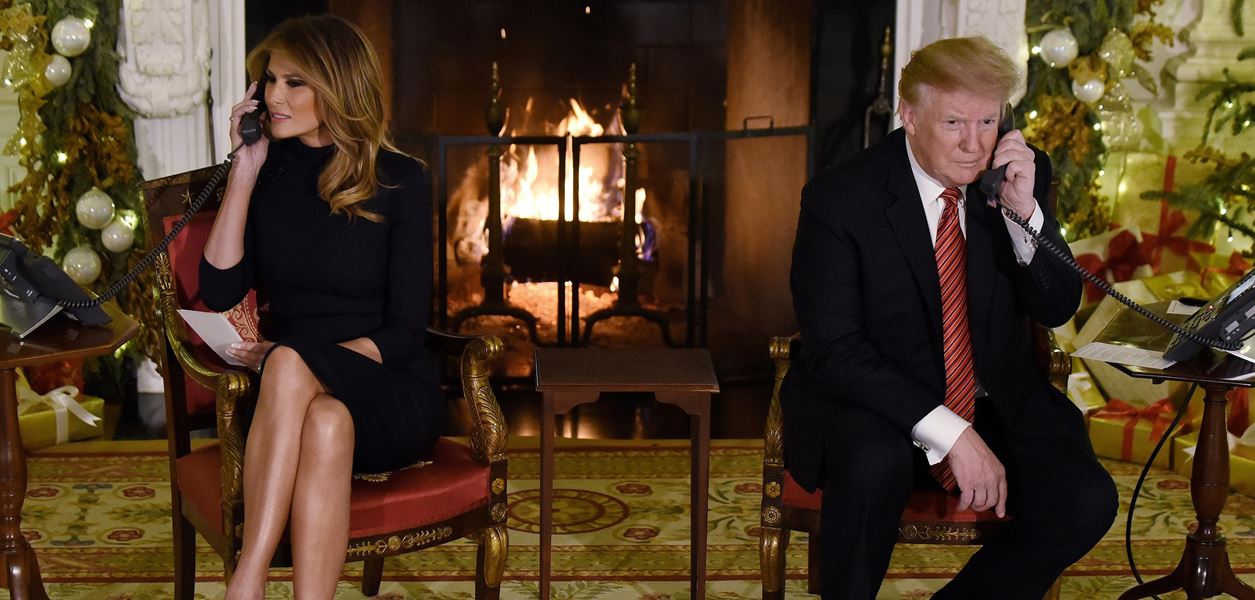 Интернет полудя заради Photoshop картичката на Доналд и Мелания!