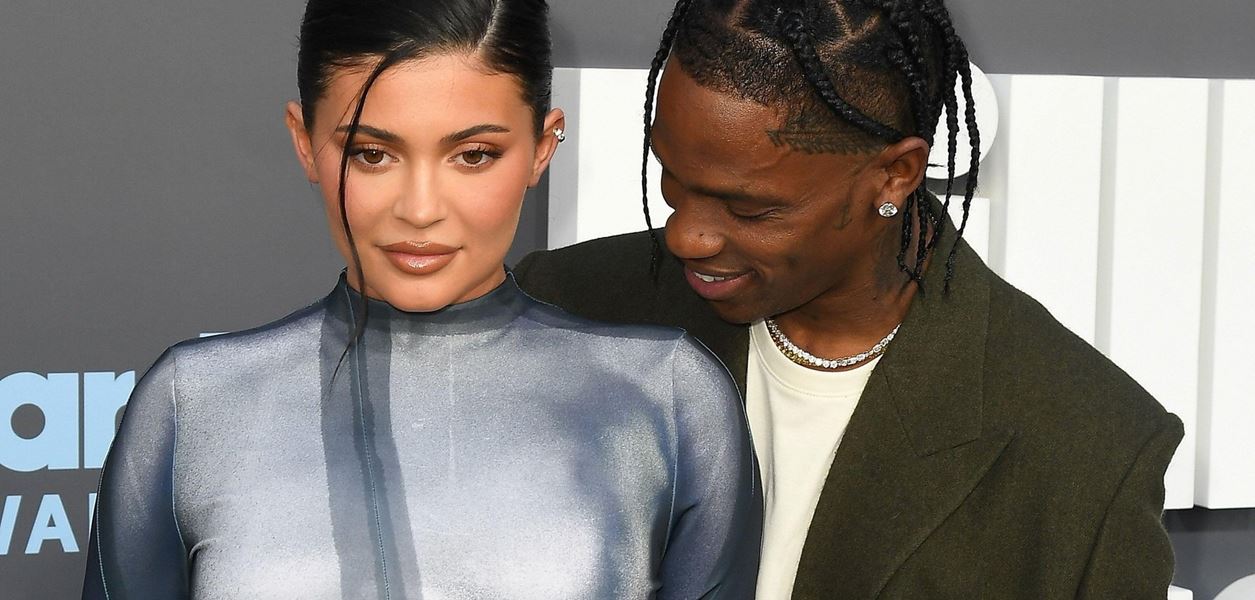 Вижте умопомрачителното имение, което Кайли Дженър и Травис Скот искат да продадат