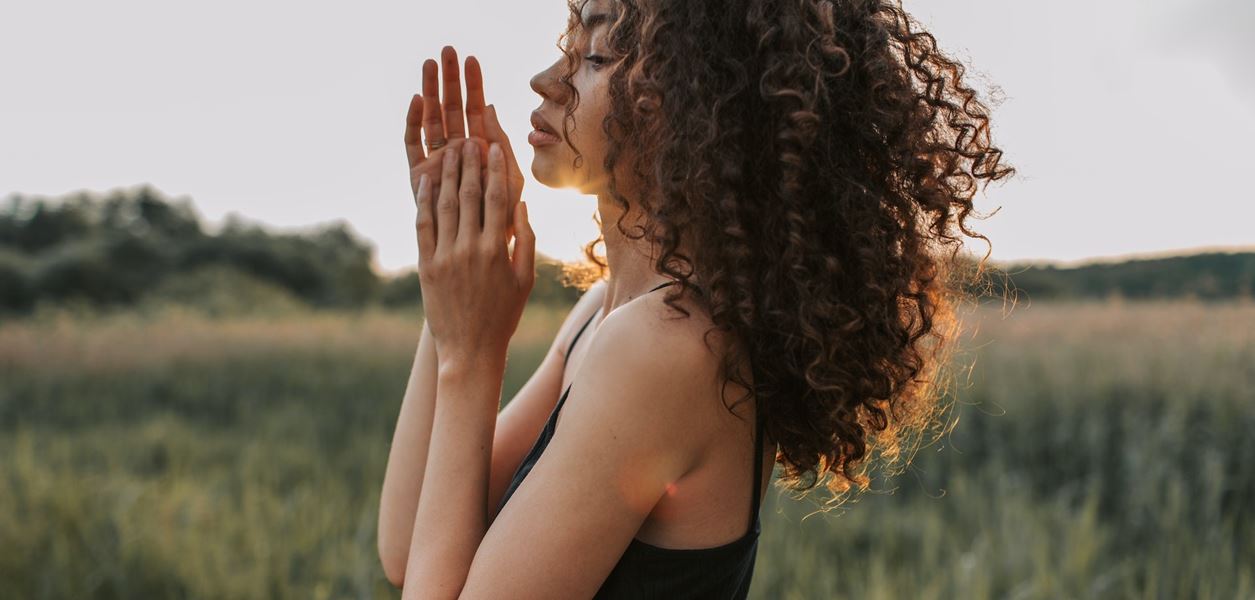 Спокойно, има решение за сухата коса през студените месеци