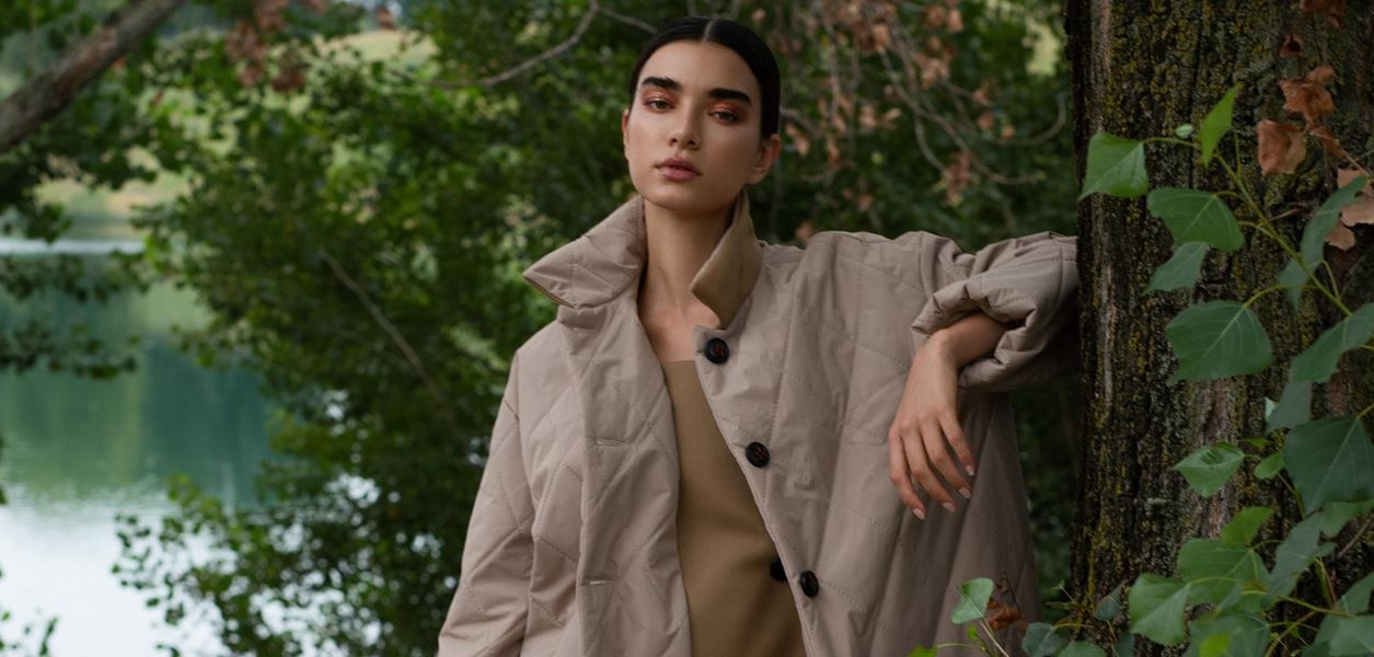 Черно, кафяво и бяло, когато навън вали