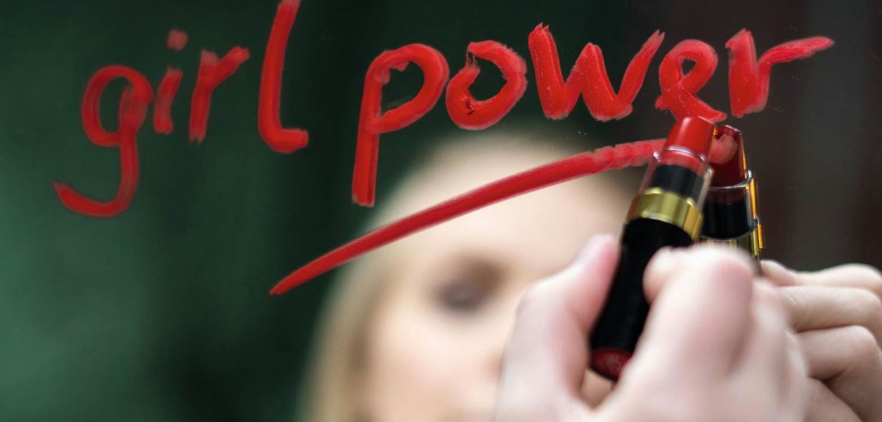 Red OR Dead: В какво се крие непреходната сила на червените устни?