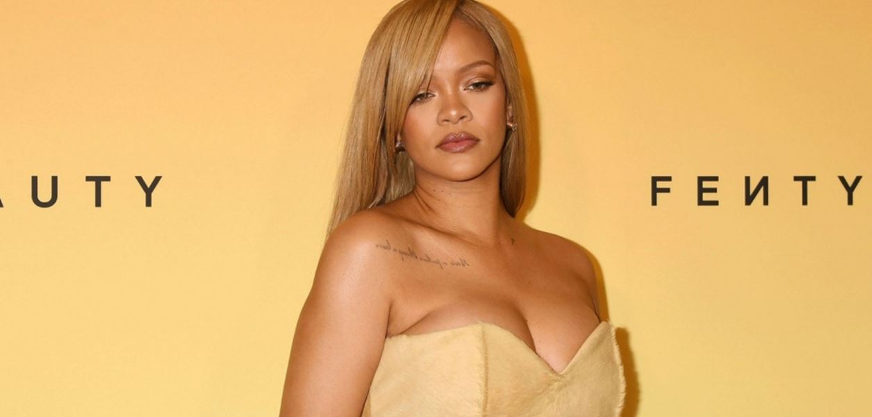 Риана показа естествената си коса