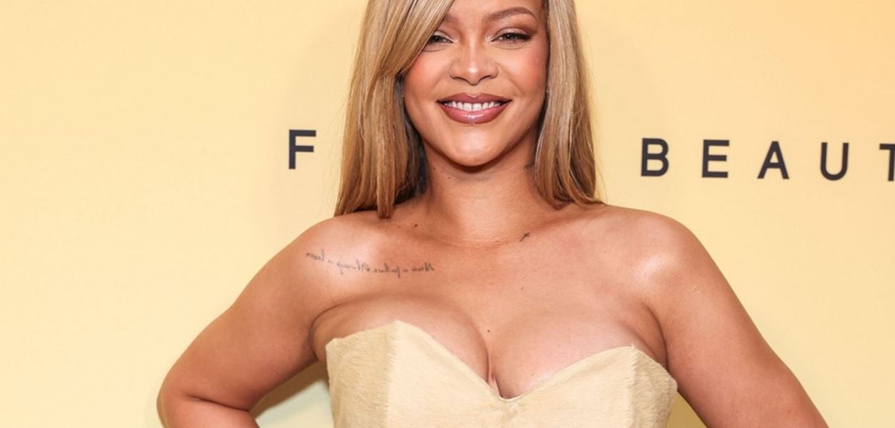 Риана за новия си глос: Чети по устните ми!