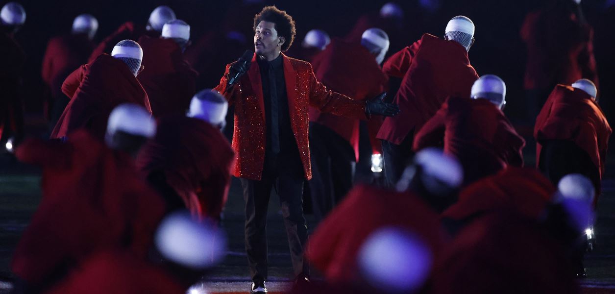 Майли Сайръс и The Weeknd взривиха сцената на Супербоул