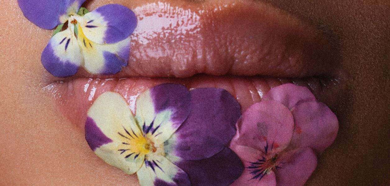 Цветя в грима? Защо не!