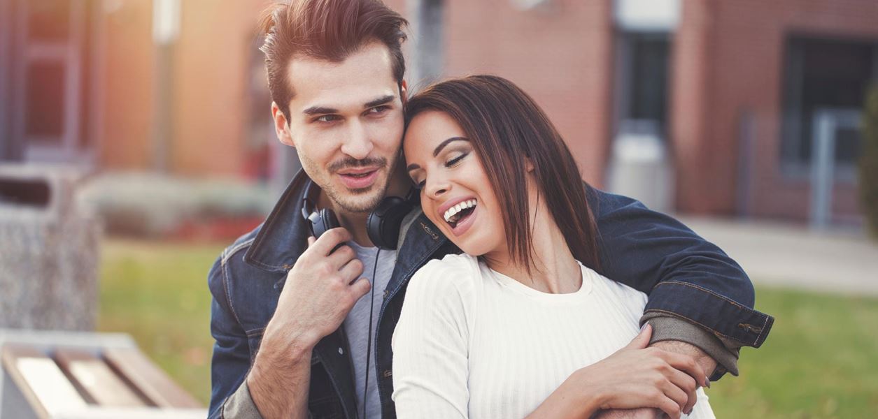 Тези 4 зодии ще ви гледат като принцеса!