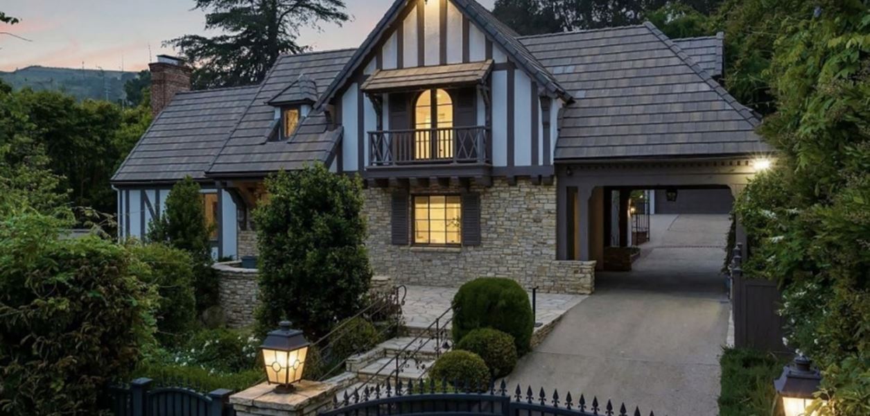 Вижте изумителното имение на Риана в Бевърли хилс