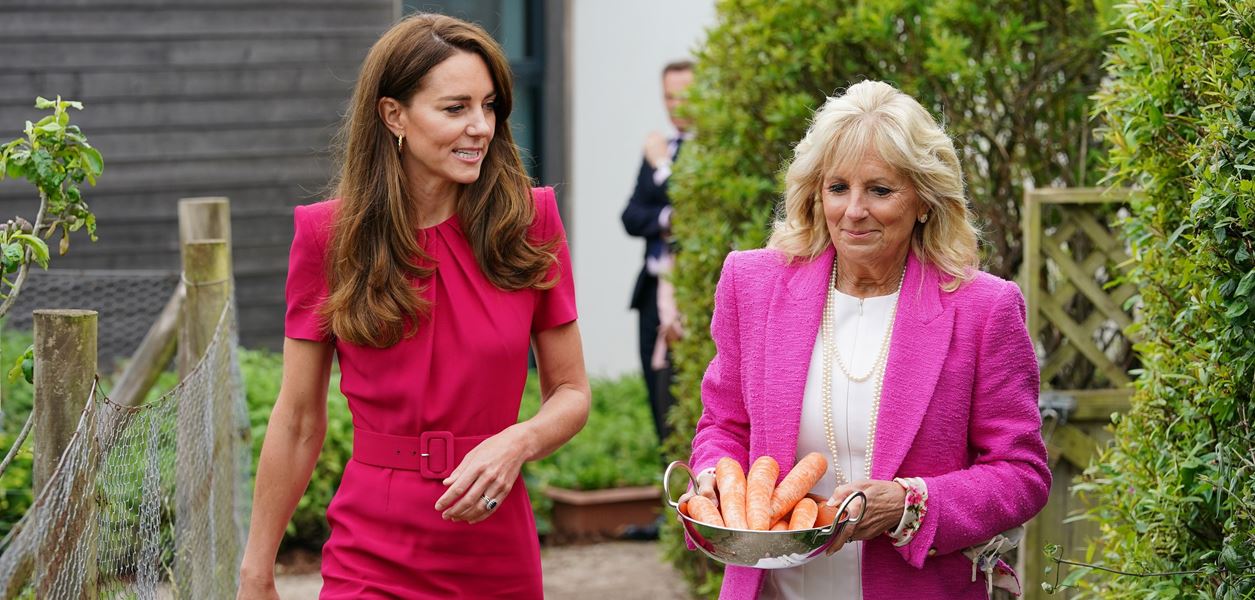 Кейт избра Alexander McQueen, Джил - Valentino