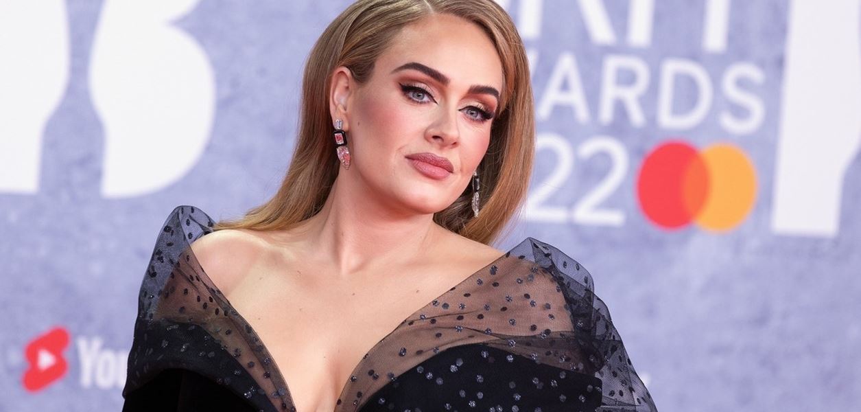 Адел обича Рич Пол, но обича и онлайн шопинга