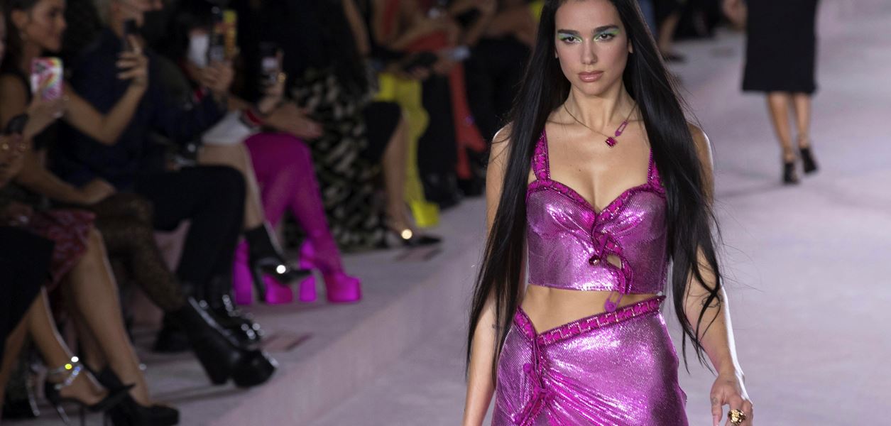 Все още мислим за runway дебюта на Дуа Липа