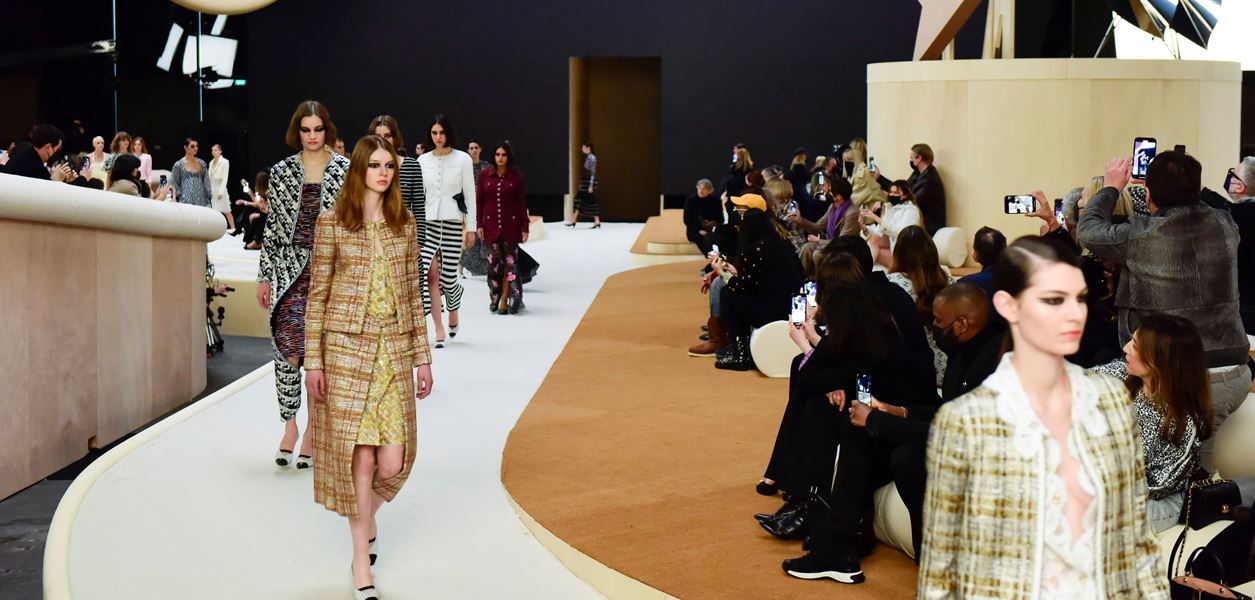 Chanel се върна в миналото, за да дефинира лятото