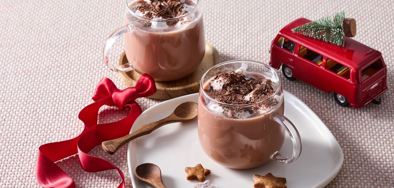 Домашен горещ шоколад с бита сметана