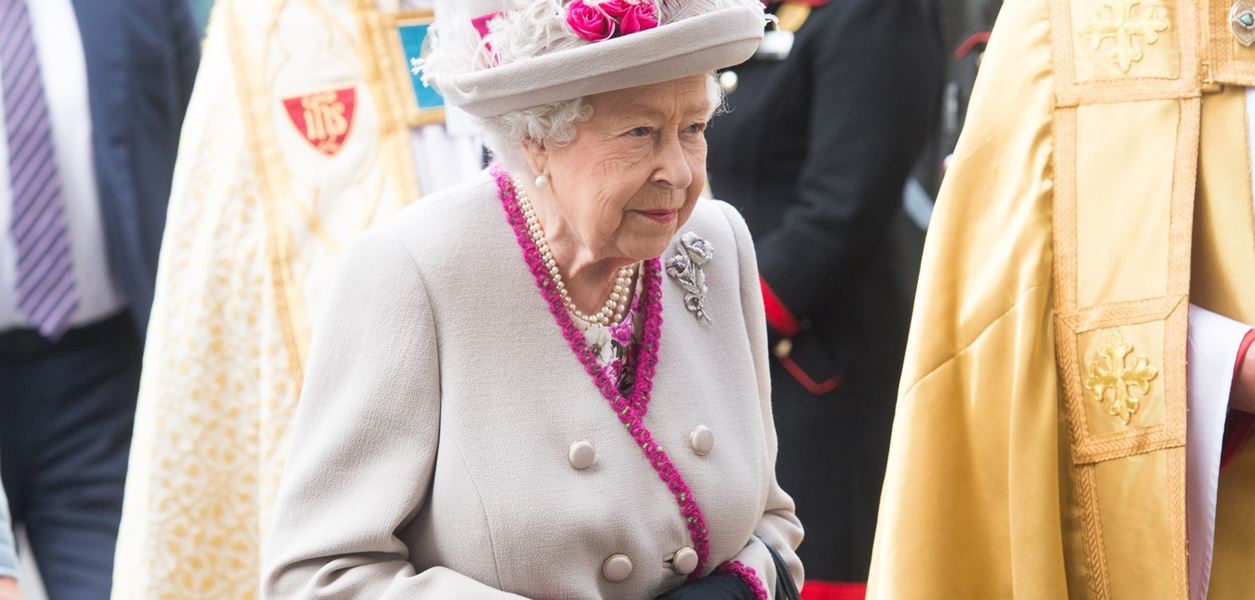 И кралица Елизабет II с щедро дарение за Украйна