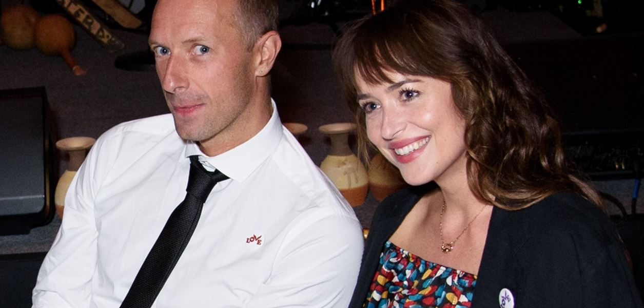 Love is in the air: Серенадата на Крис Мартин за Дакота Джонсън