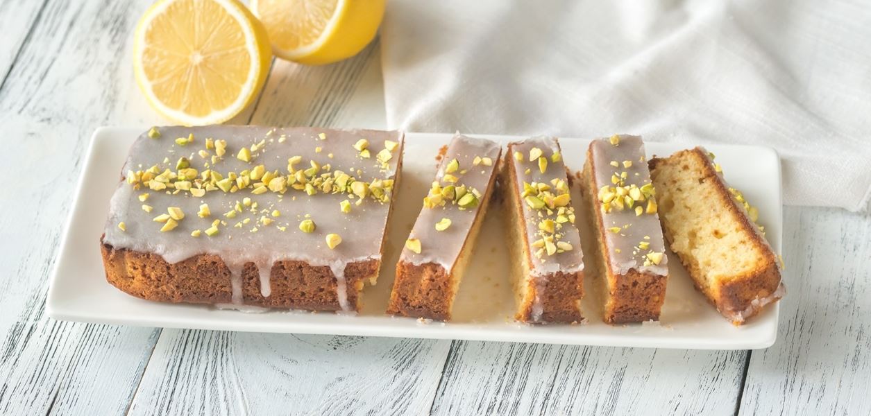 Кулинарен уикенд: Лесен лимонов кейк с шамфъстъци