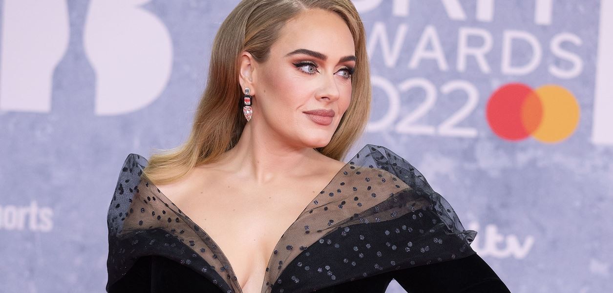 Адел планира да създаде своя марка бельо