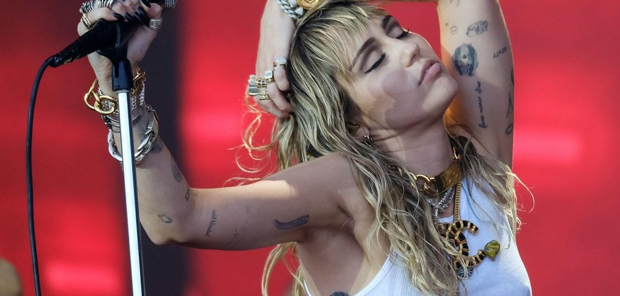 Майли Сайръс и TikTok ще завладеят Супербоул