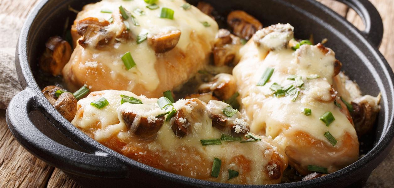 Пилешко филе с моцарела и гъби