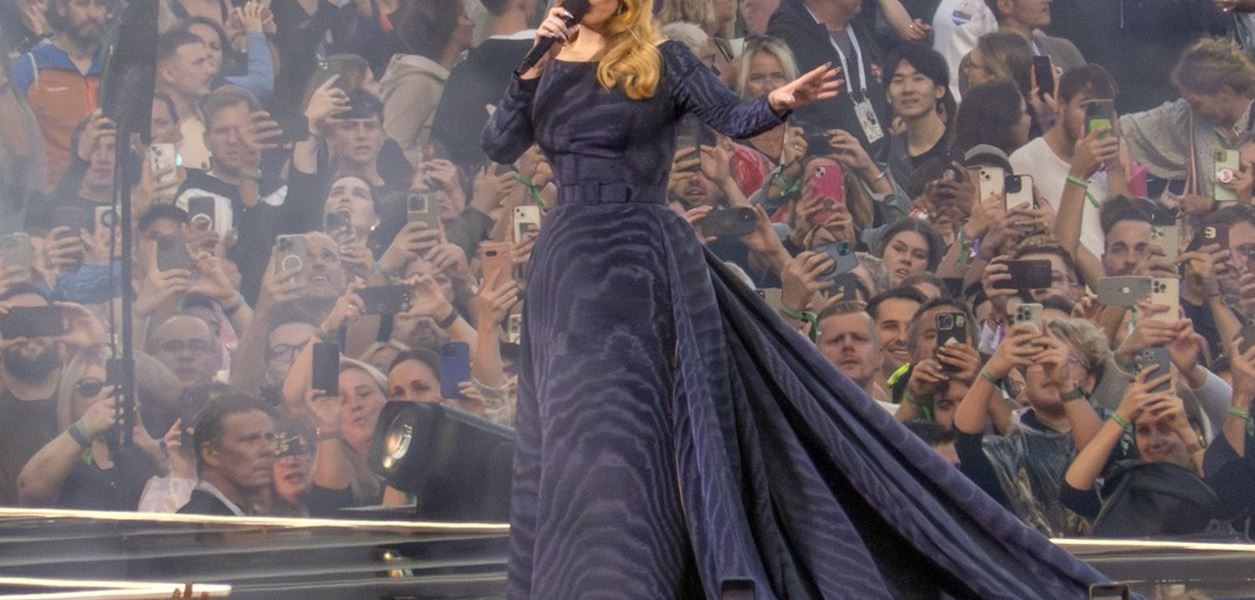 Адел се оттегля от сцената