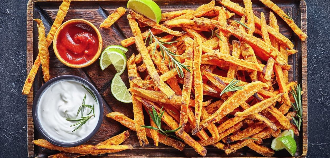 Сладки картофи със сос от нахут и цедено мляко