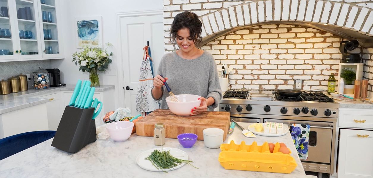 Третият сезон на Selena + Chef излиза на 28 октомври