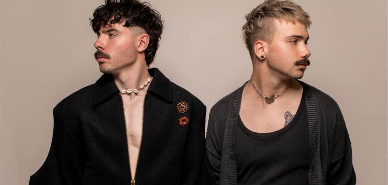 МОЛЕЦ излизат на една сцена с Енрике Иглесиас