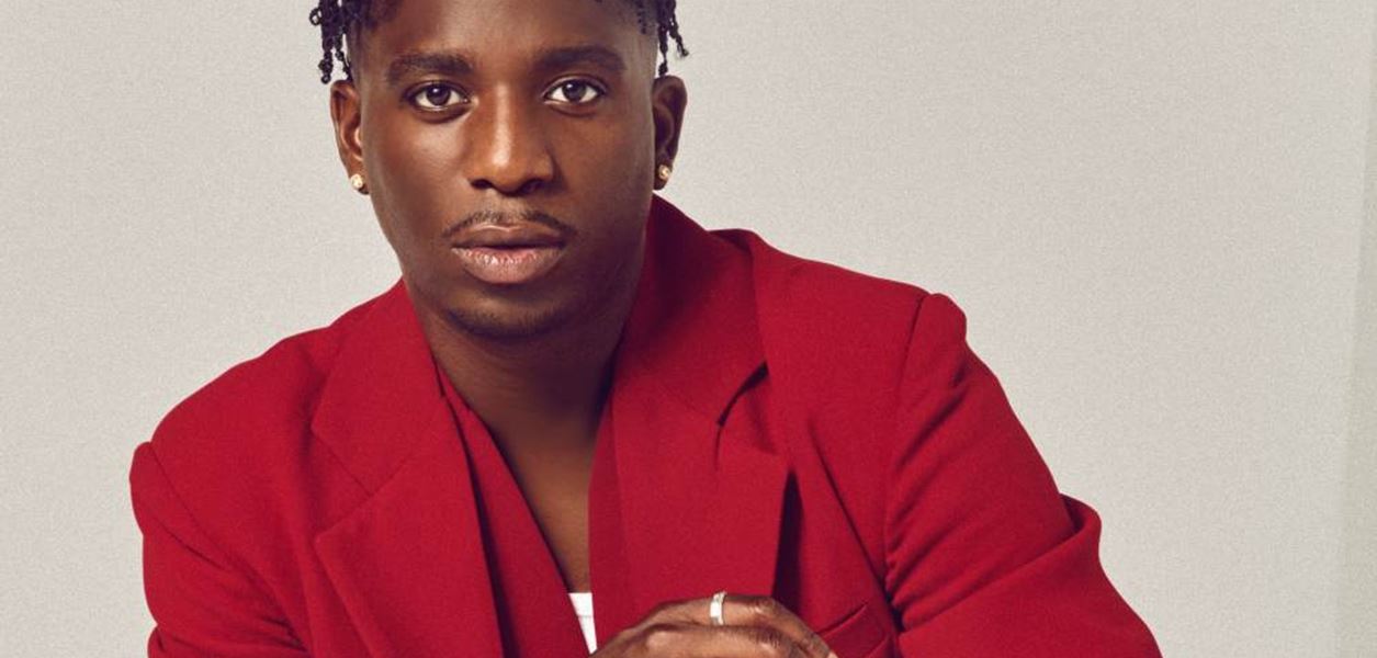 Джулиен от Emily in Paris – откровено и ексклузивно за GRAZIA България