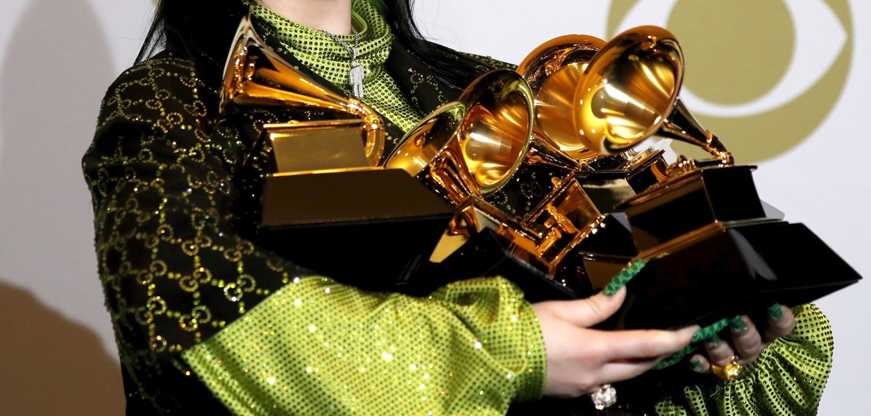 Отлагат връчването и на наградите &quot;Грами&quot;