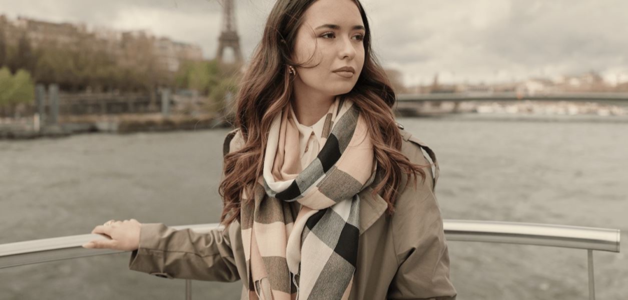 Дани Илиева от "Гласът на България" с нова песен и видео от Айфеловата кула