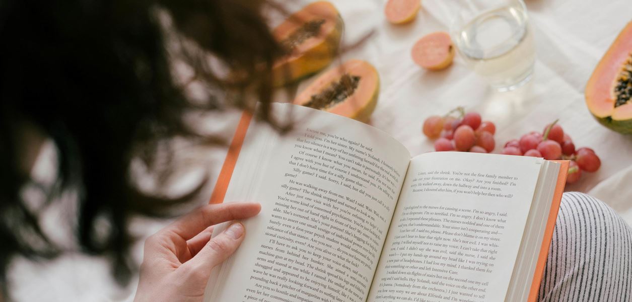 Книгите, които ни държат будни този месец