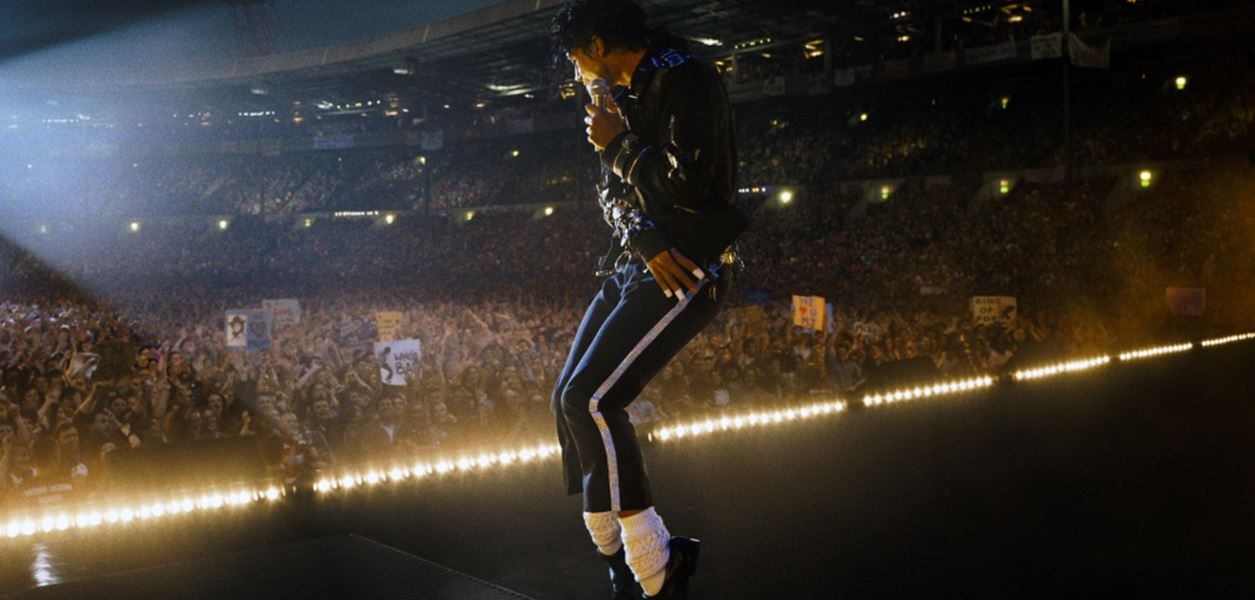 Кралят на попа оживява на големия екран през април