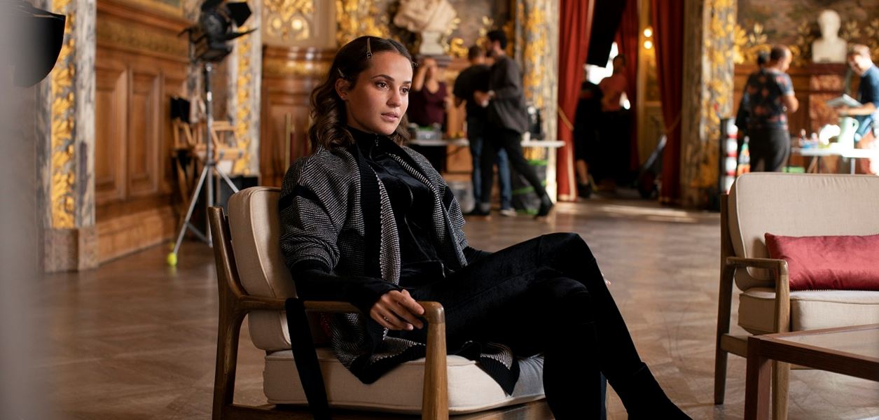 Алисия Викандер влиза в обувките на Ирма Веп