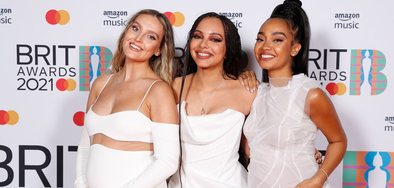 По червения килим на наградите BRIT