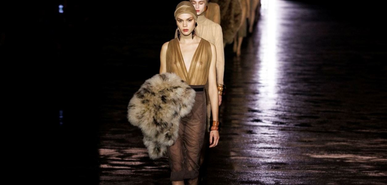 Секси зима от Yves Saint Laurent на Седмица на модата в Париж