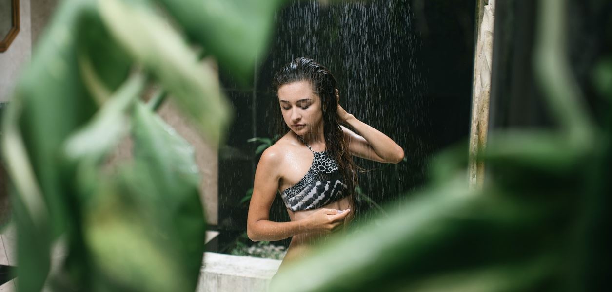 Има правилна температура за миене на косата