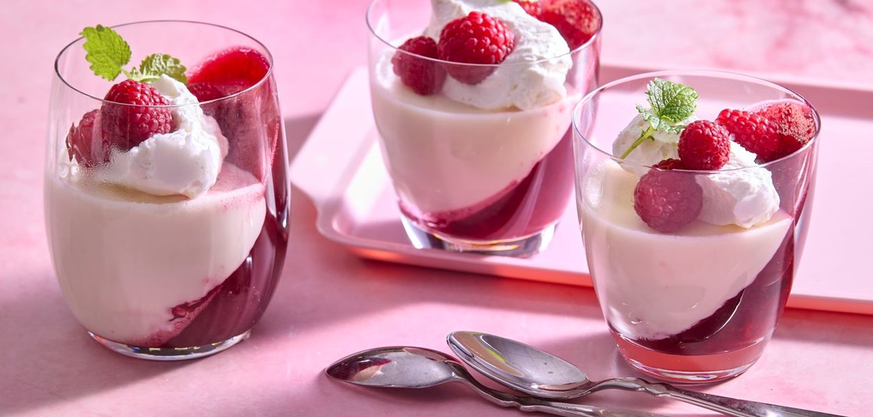 Панакота с малиново желе