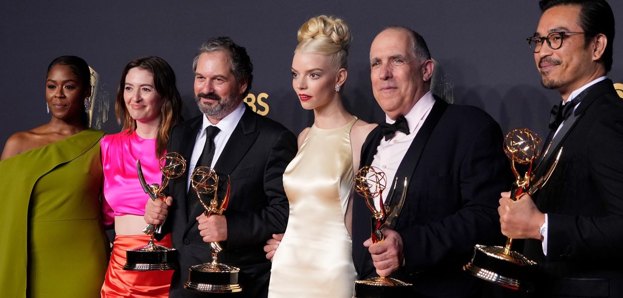 Големите победители &amp; червеният килим на наградите "Еми"